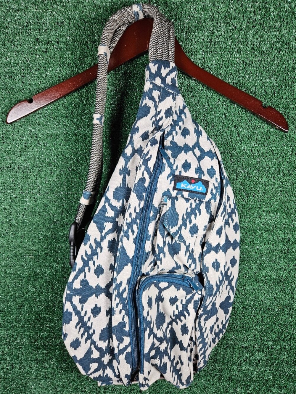 NWOT Kavu The Original Rope Bag / Sling Bag / Navy Blue & White / 20"×11"×5"